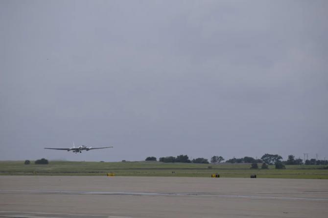 ER-2 take off Salina Airport